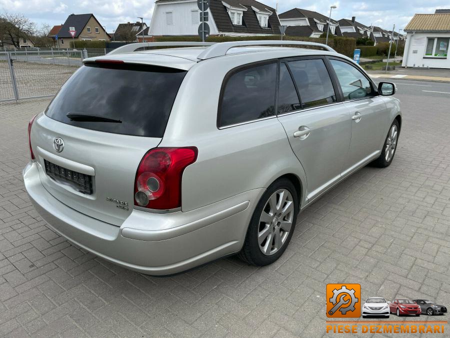 Aripa fata toyota avensis 2005