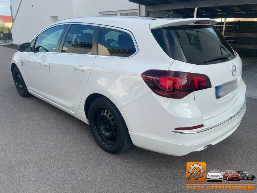 Aripa spate opel astra j 2014