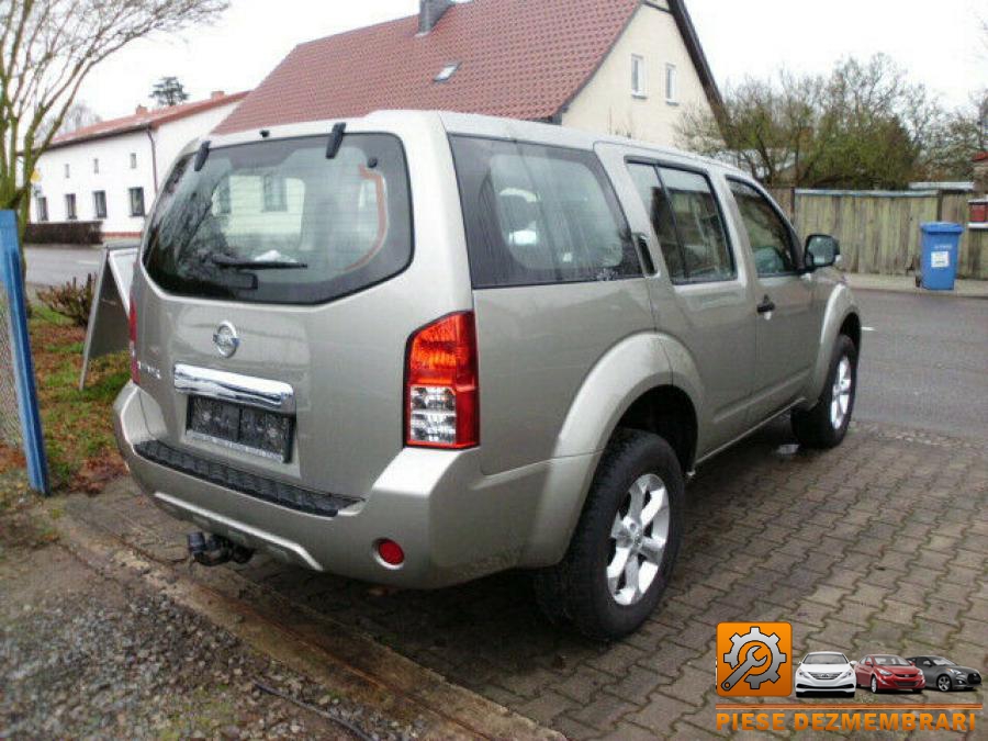 Faruri nissan pathfinder 2011