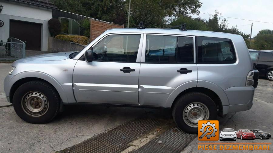 Incuietoare capota mitsubishi pajero 2010