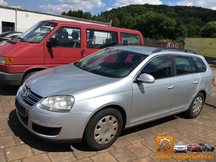 Pompa de apa volkswagen golf 2008