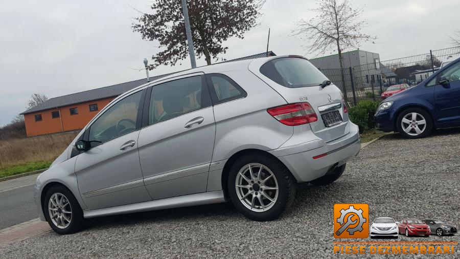 Rampa injectoare mercedes b class 2008