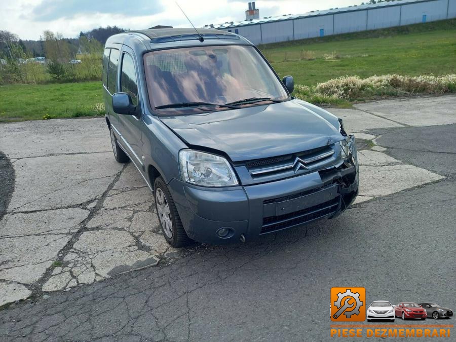 Stalp fata citroen berlingo 2005